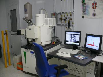 Zeiss-LEO-1560